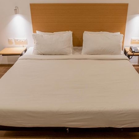 Madras Regency Hotel Kültér fotó